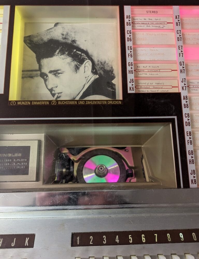 Alternative view of Rock Ola Starlet