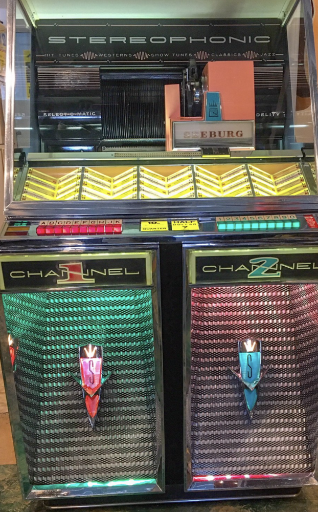 Alternative view of Seeburg 220