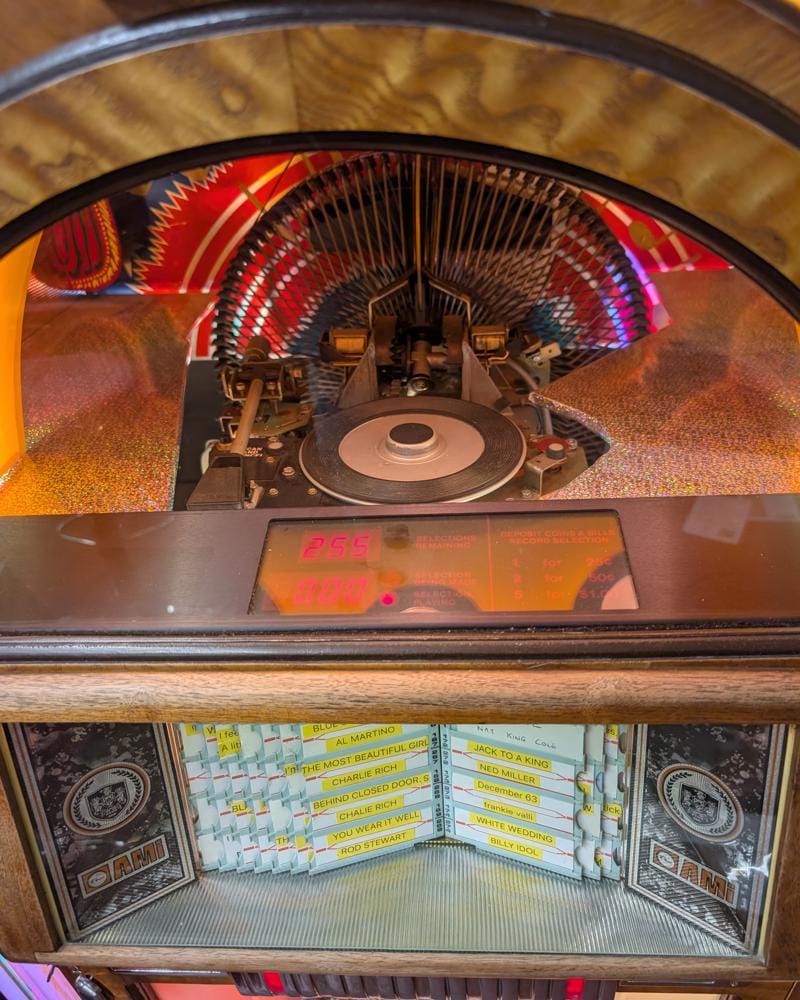 Alternative view of Rowe ami RB-8 bubbler vinyl jukebox