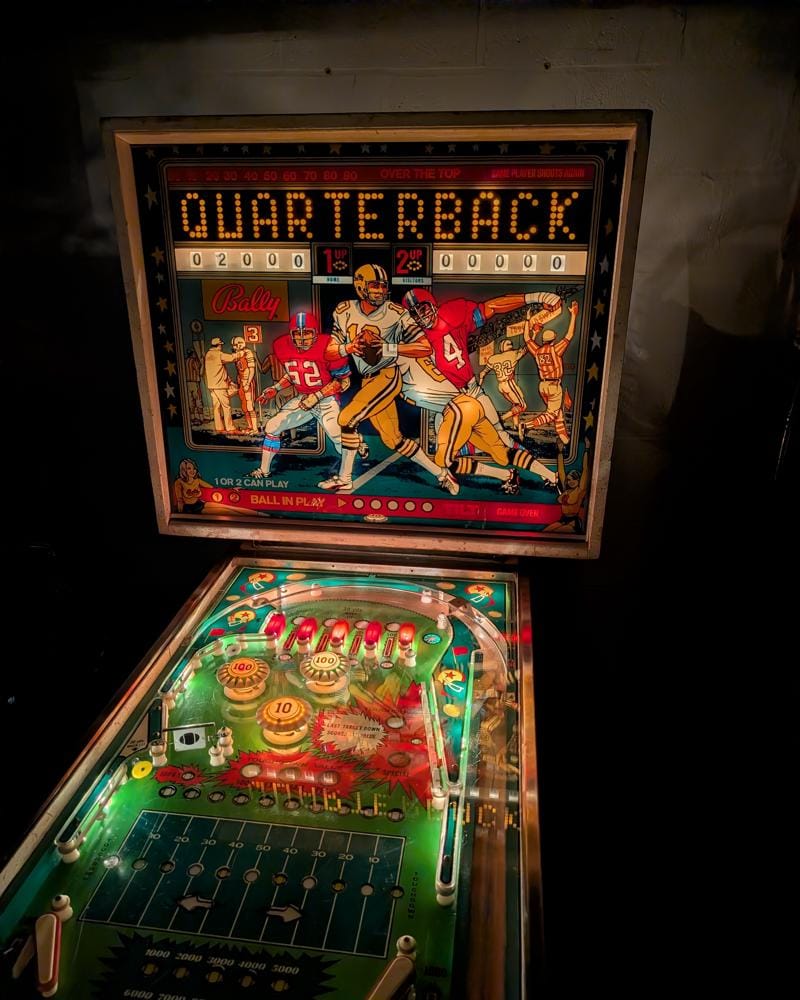 Bally" quarterback " pinball machine