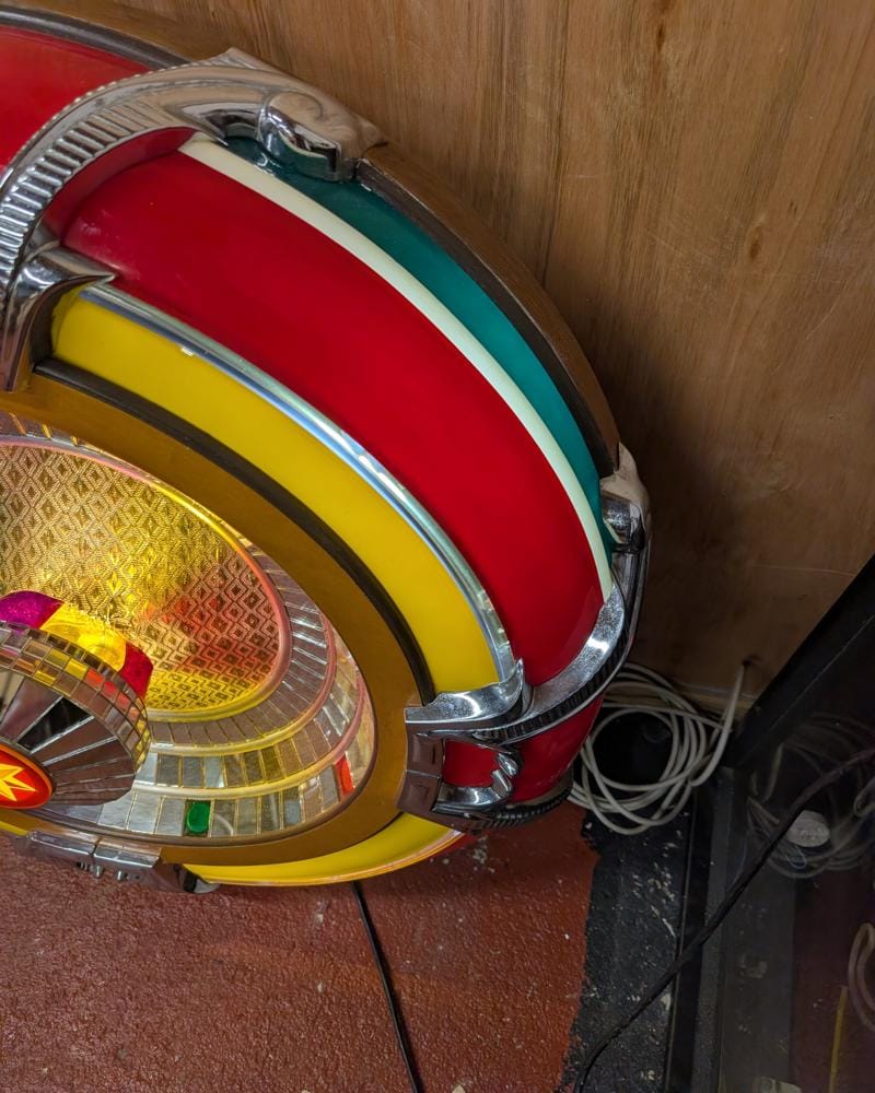 Alternative view of Wurlitzer/ rockola/ antique apparatus bubbler speaker